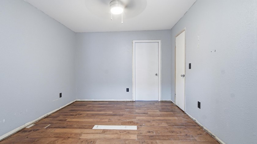 INVESTORS DREAM!!! Home was taken down to studs and rebuilt - photo 36