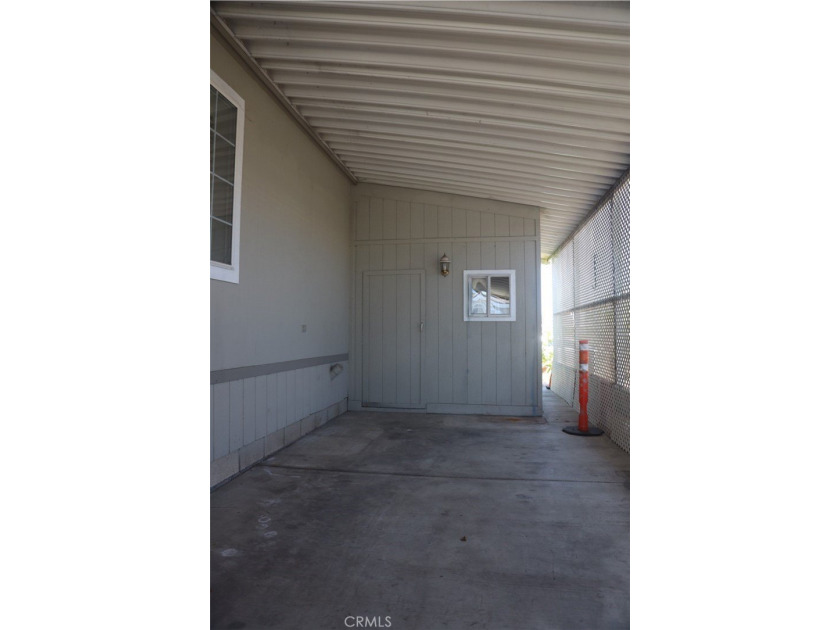 Great opportunity to own a spacious 3-bedroom, 2-bath - photo 36