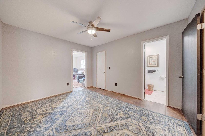 INVESTORS DREAM!!! Home was taken down to studs and rebuilt - photo 46