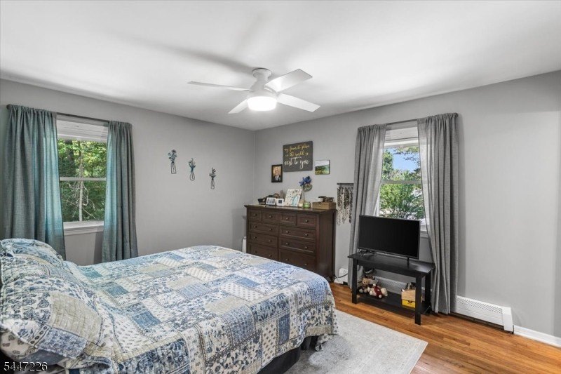 Updated &amp; move-in ready: spacious, well-maintained 4-bedroom - photo 13