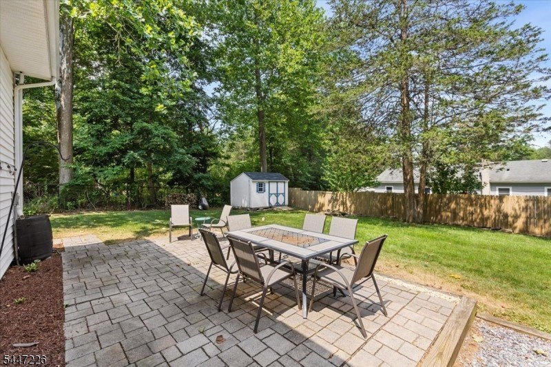 Updated &amp; move-in ready: spacious, well-maintained 4-bedroom - photo 31
