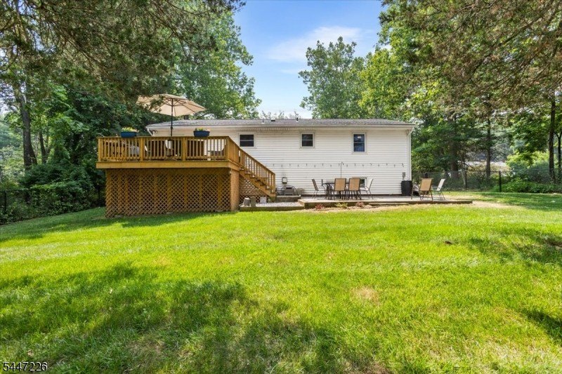 Updated &amp; move-in ready: spacious, well-maintained 4-bedroom - photo 35