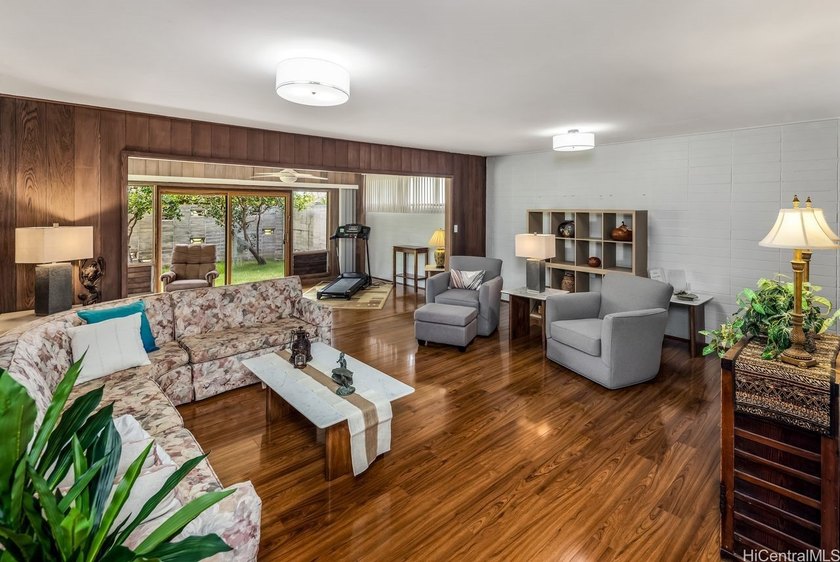 Discover a rarely available mid-century modern retreat in - photo 5