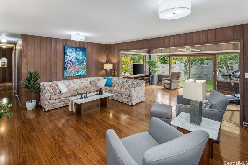 Discover a rarely available mid-century modern retreat in - photo 6