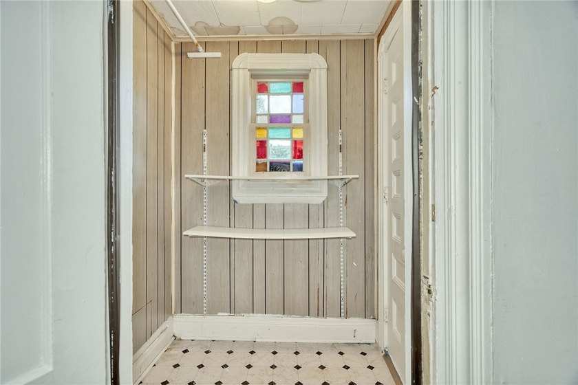 Fantastic opportunity to own a spacious 3-bedroom, 2-bath home - photo 16
