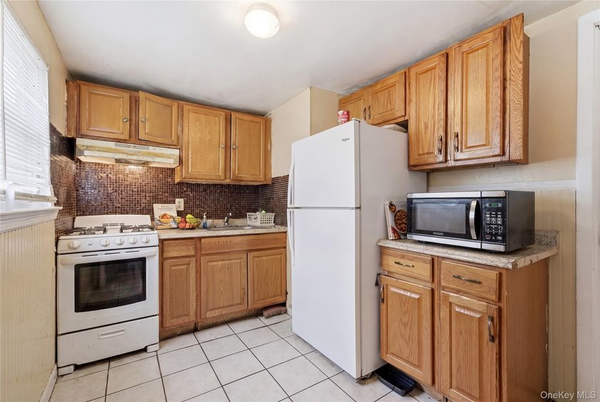 Welcome to this spacious hi-ranch in Bay Shore, offering endless - photo 18