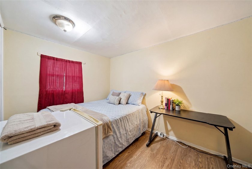 Welcome to this spacious hi-ranch in Bay Shore, offering endless - photo 21