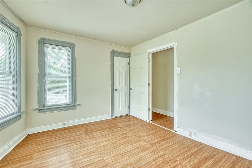 Fantastic opportunity to own a spacious 3-bedroom, 2-bath home - photo 22