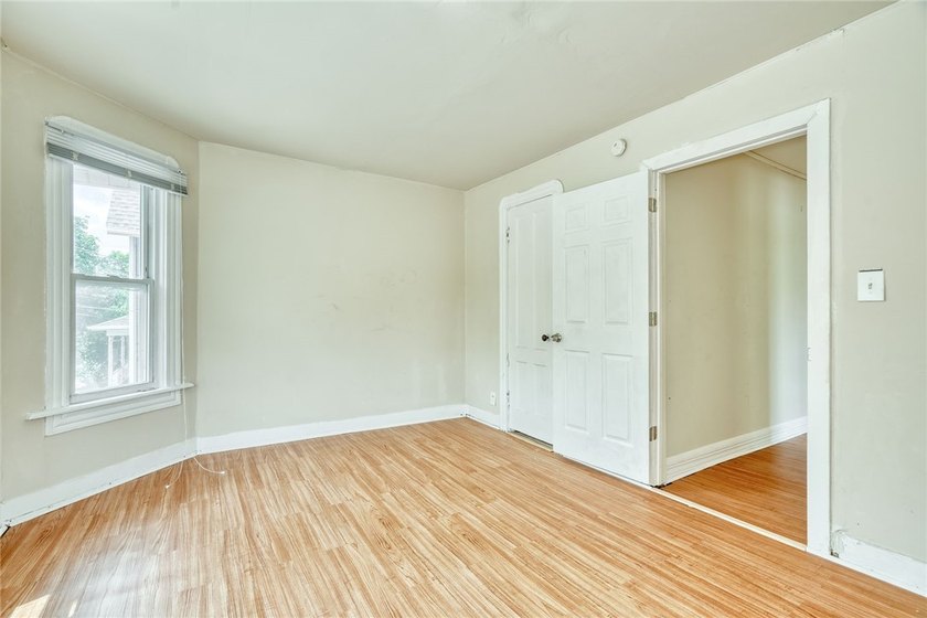 Fantastic opportunity to own a spacious 3-bedroom, 2-bath home - photo 23