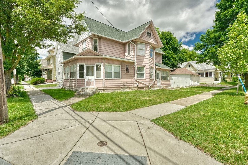 Fantastic opportunity to own a spacious 3-bedroom, 2-bath home - photo 38
