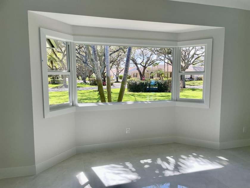 Welcome to this reimagined 4-bedroom, 3-bathroom, pool home in - photo 10