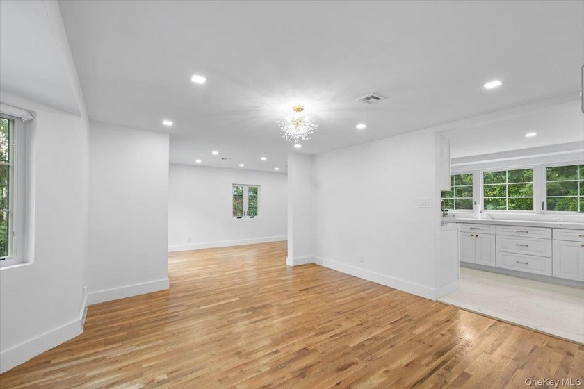 Welcome to this beautifully renovated Tudor, ideally located in - photo 11