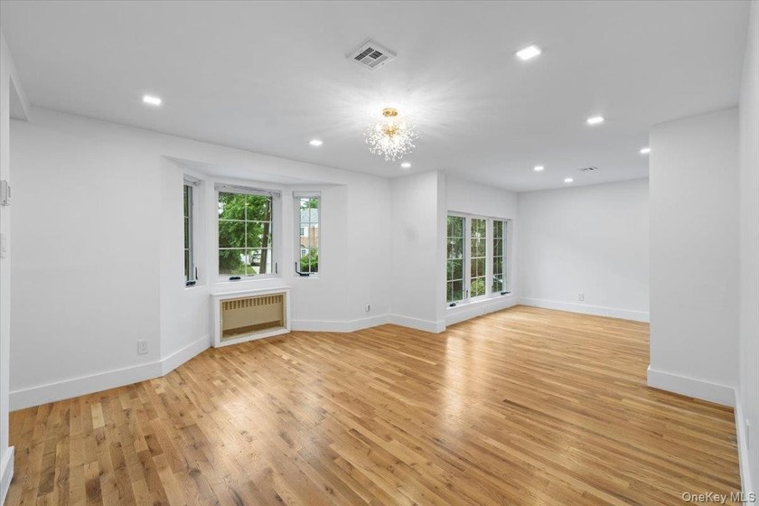 Welcome to this beautifully renovated Tudor, ideally located in - photo 14