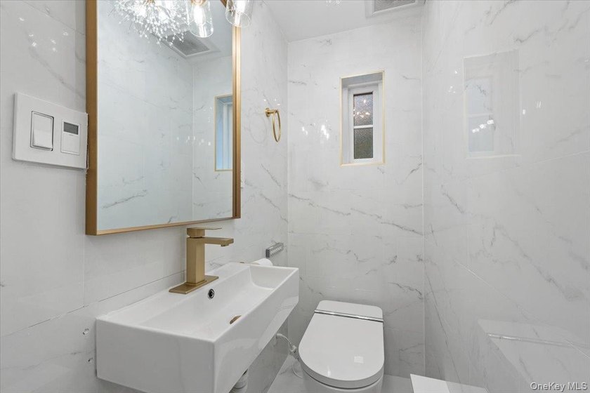 Welcome to this beautifully renovated Tudor, ideally located in - photo 21