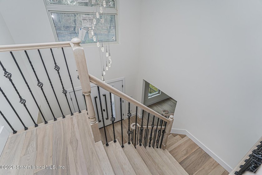 Luxury New Construction in Grymes Hill Introducing a newly - photo 21