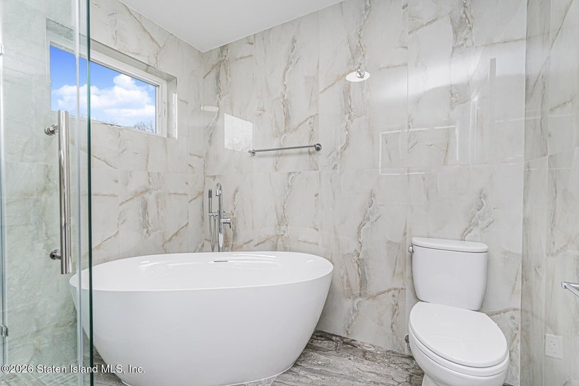 Luxury New Construction in Grymes Hill Introducing a newly - photo 25