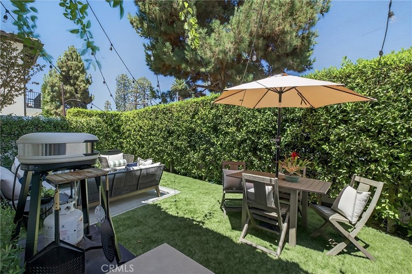 Designer-Perfect Townhome in the Heart of Walteria - Lives Like - photo 31