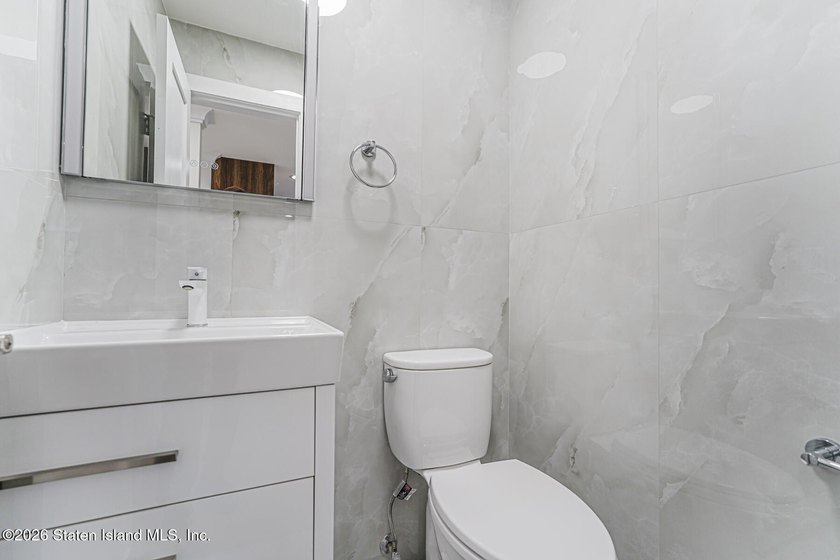 Luxury New Construction in Grymes Hill Introducing a newly - photo 34