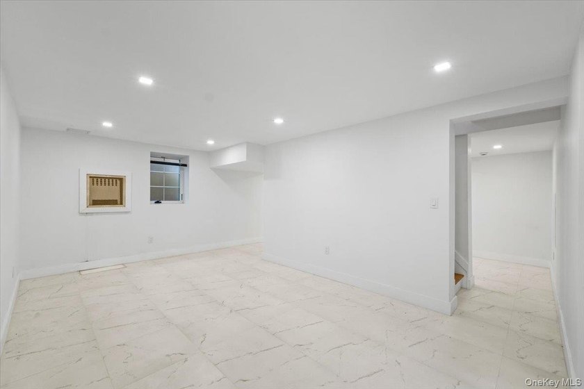 Welcome to this beautifully renovated Tudor, ideally located in - photo 39