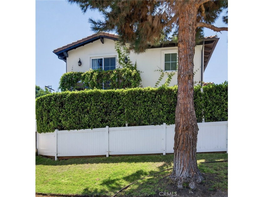 Designer-Perfect Townhome in the Heart of Walteria - Lives Like - photo 40