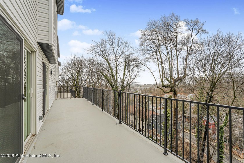 Luxury New Construction in Grymes Hill Introducing a newly - photo 41