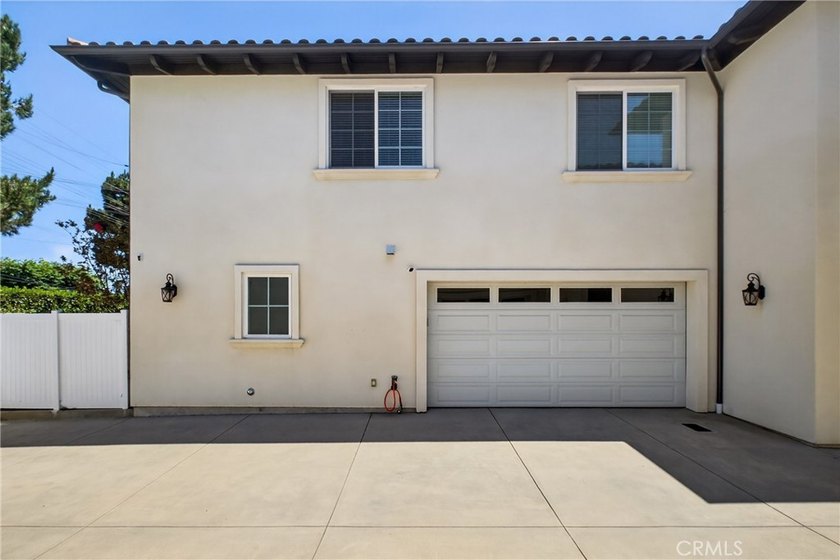 Designer-Perfect Townhome in the Heart of Walteria - Lives Like - photo 43