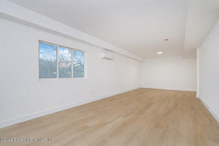 Luxury New Construction in Grymes Hill Introducing a newly - photo 47