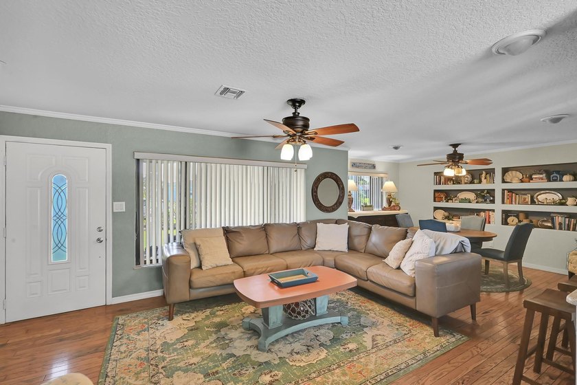 Welcome to this charming 3-bedroom, 2-bathroom single-family - photo 11