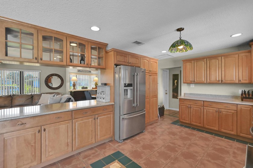 Welcome to this charming 3-bedroom, 2-bathroom single-family - photo 22