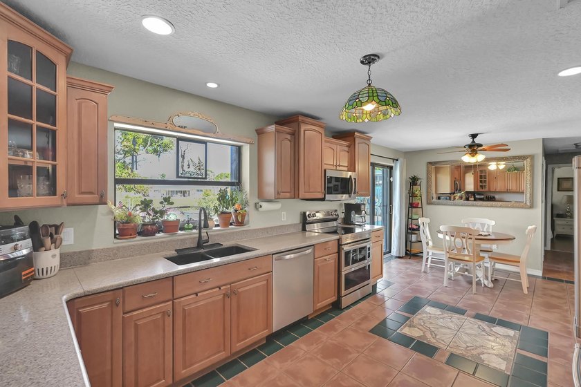 Welcome to this charming 3-bedroom, 2-bathroom single-family - photo 23