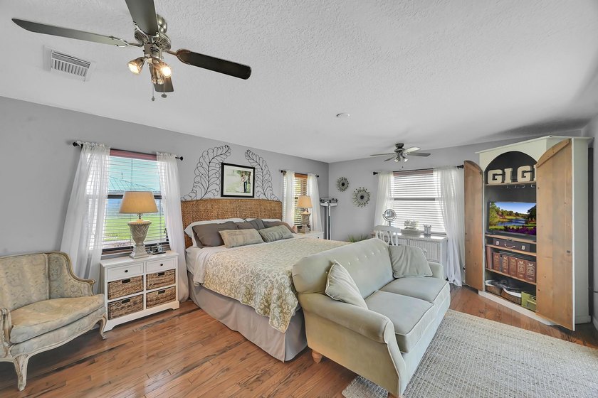Welcome to this charming 3-bedroom, 2-bathroom single-family - photo 24
