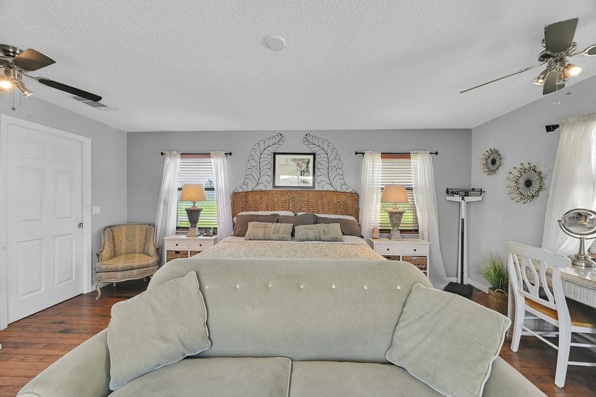 Welcome to this charming 3-bedroom, 2-bathroom single-family - photo 25