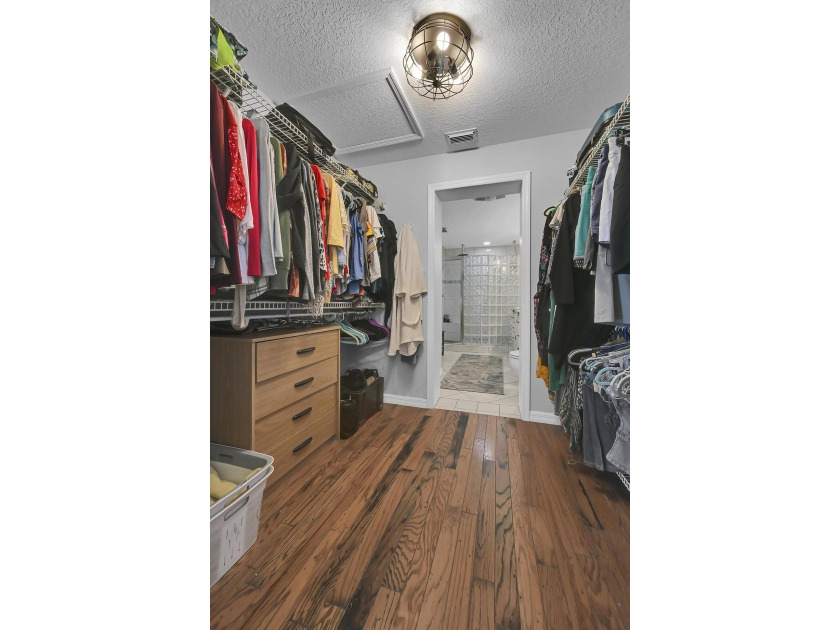 Welcome to this charming 3-bedroom, 2-bathroom single-family - photo 28
