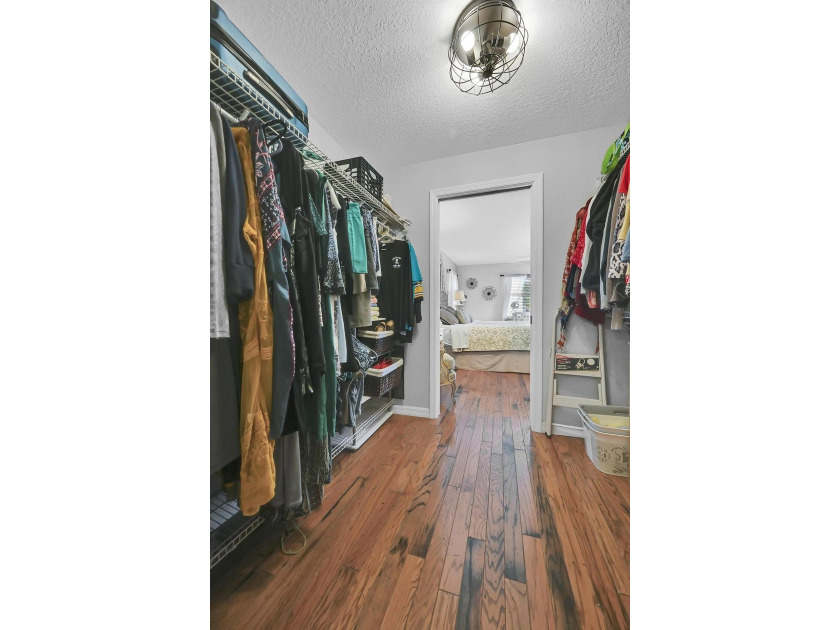 Welcome to this charming 3-bedroom, 2-bathroom single-family - photo 29