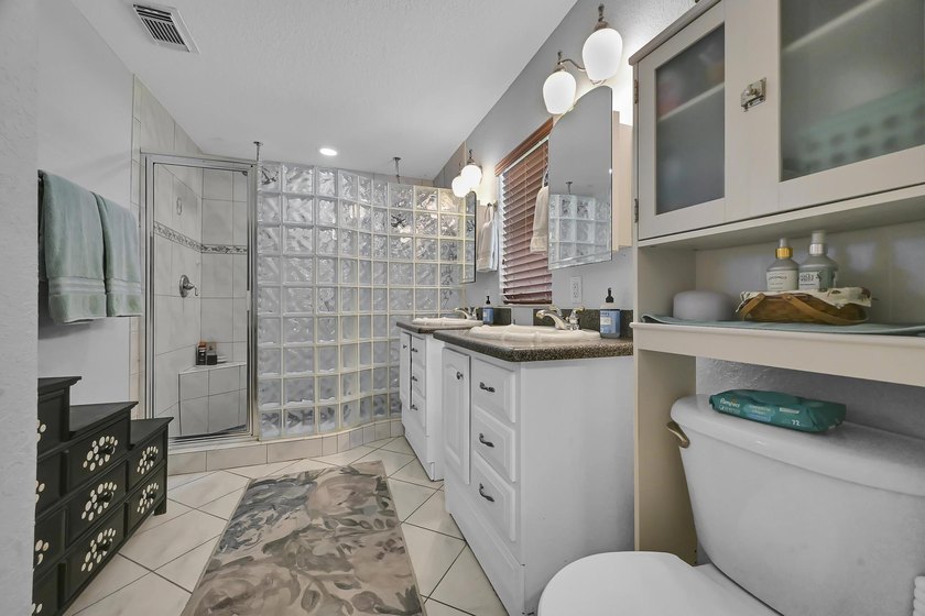 Welcome to this charming 3-bedroom, 2-bathroom single-family - photo 31
