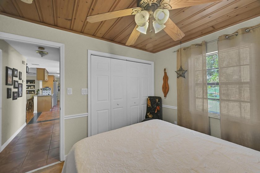 Welcome to this charming 3-bedroom, 2-bathroom single-family - photo 35