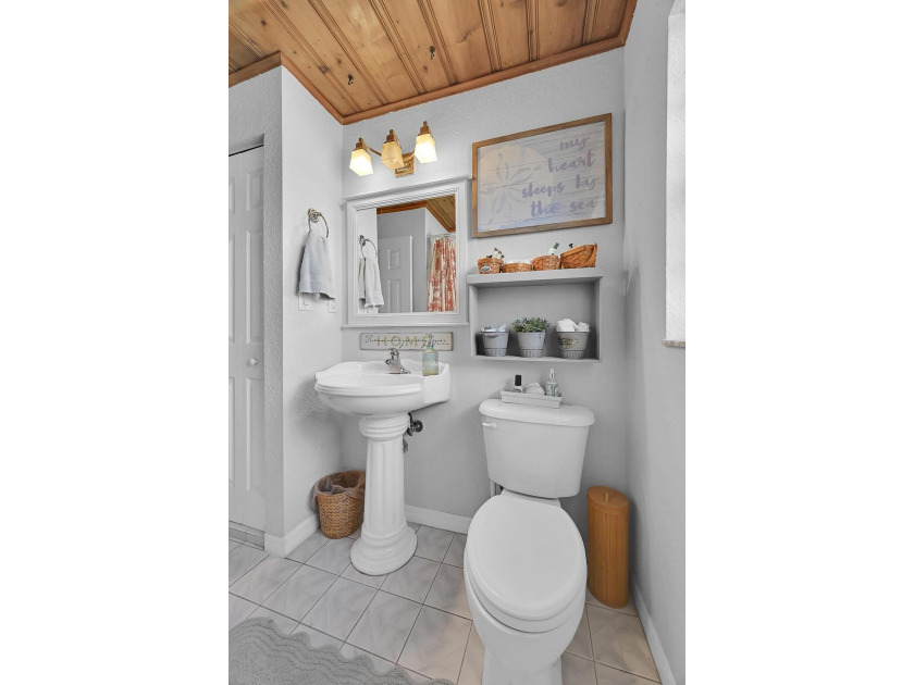 Welcome to this charming 3-bedroom, 2-bathroom single-family - photo 38