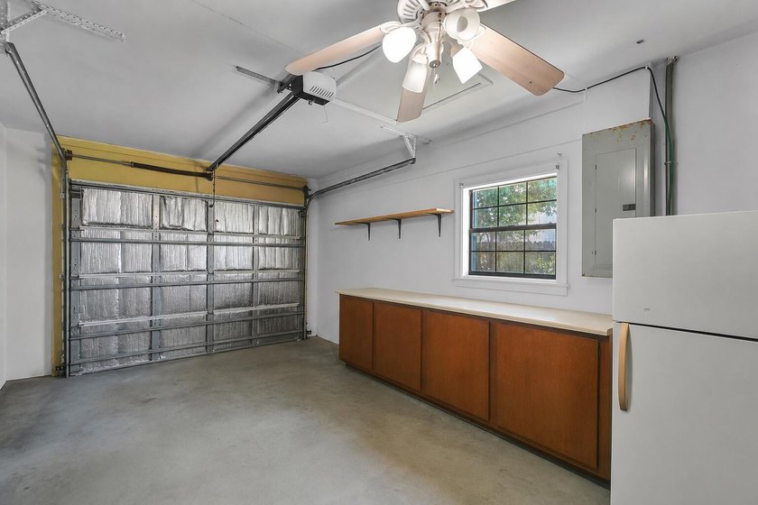 Welcome to this charming 3-bedroom, 2-bathroom single-family - photo 43
