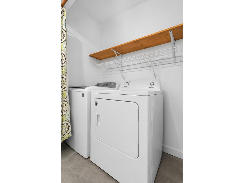 Welcome to this charming 3-bedroom, 2-bathroom single-family - photo 44