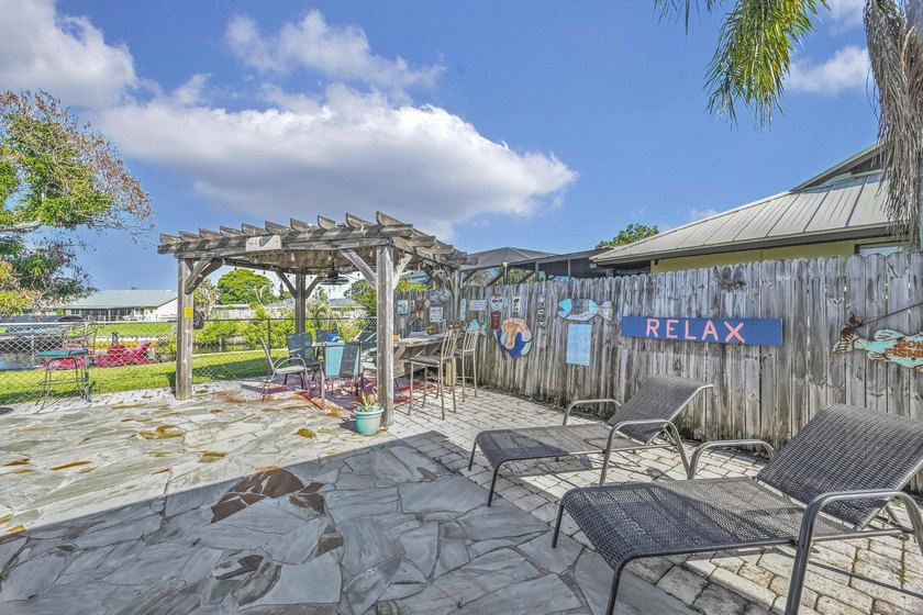 Welcome to this charming 3-bedroom, 2-bathroom single-family - photo 47