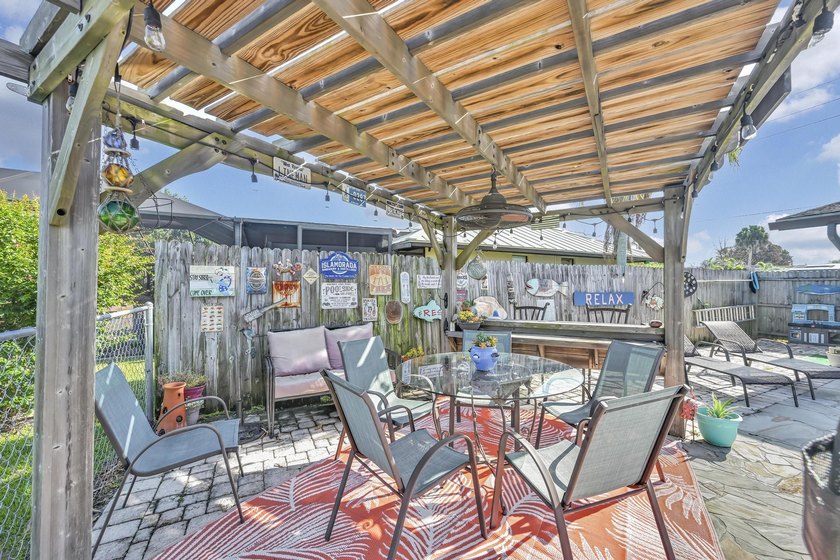 Welcome to this charming 3-bedroom, 2-bathroom single-family - photo 48