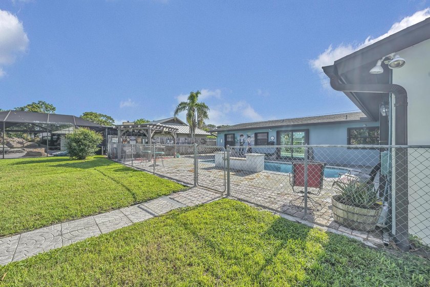 Welcome to this charming 3-bedroom, 2-bathroom single-family - photo 49