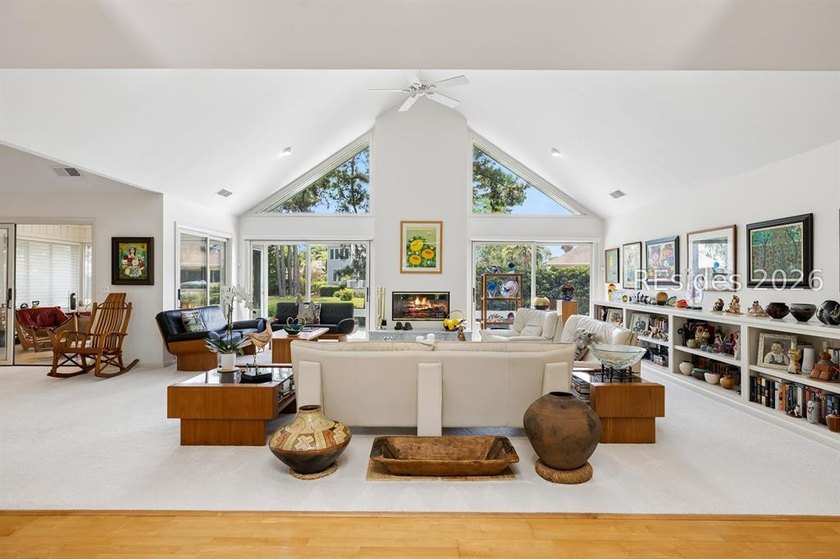 Pristine, thoughtfully updated residence with Sams Point Pond - photo 11