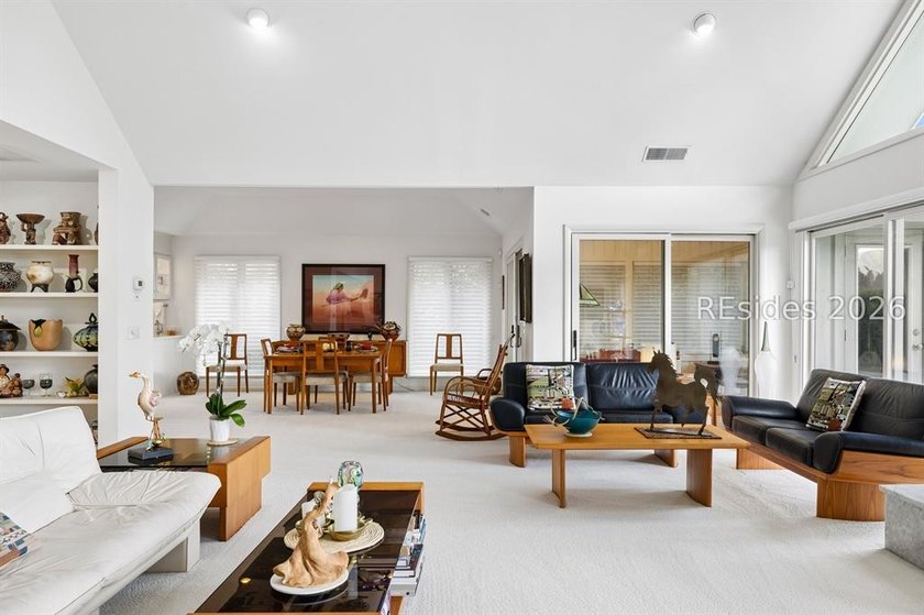 Pristine, thoughtfully updated residence with Sams Point Pond - photo 15