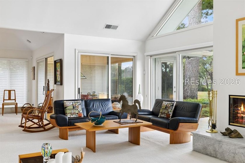 Pristine, thoughtfully updated residence with Sams Point Pond - photo 16