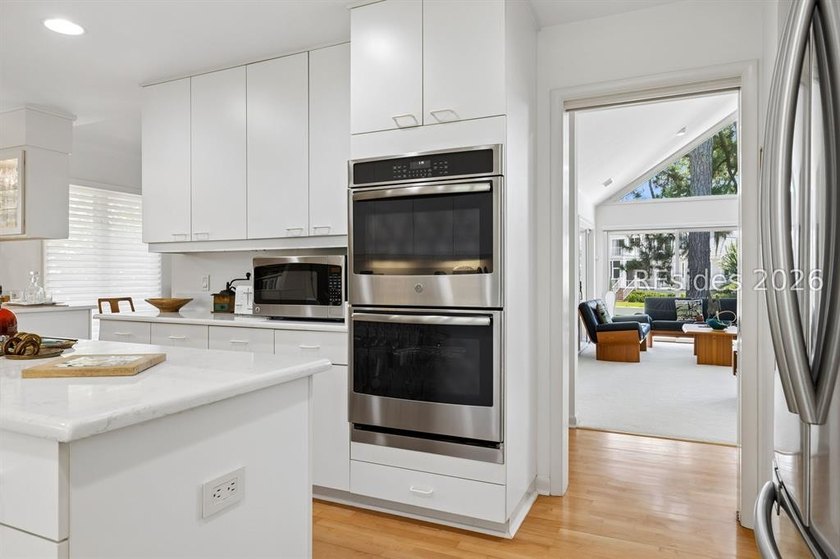 Pristine, thoughtfully updated residence with Sams Point Pond - photo 24