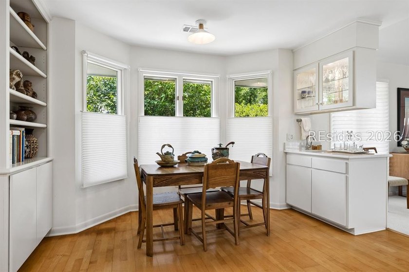 Pristine, thoughtfully updated residence with Sams Point Pond - photo 25
