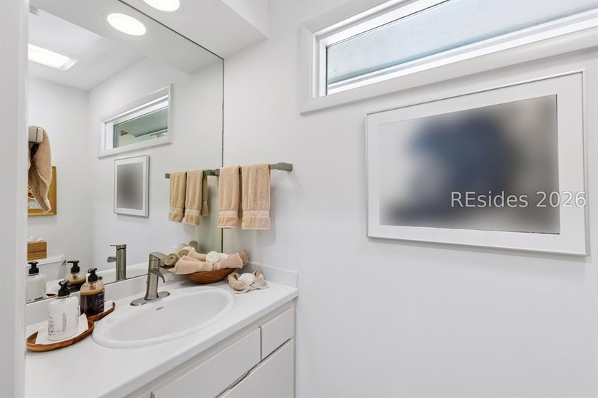 Pristine, thoughtfully updated residence with Sams Point Pond - photo 43