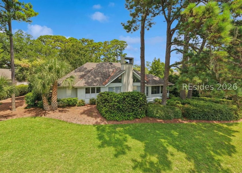 Pristine, thoughtfully updated residence with Sams Point Pond - photo 45