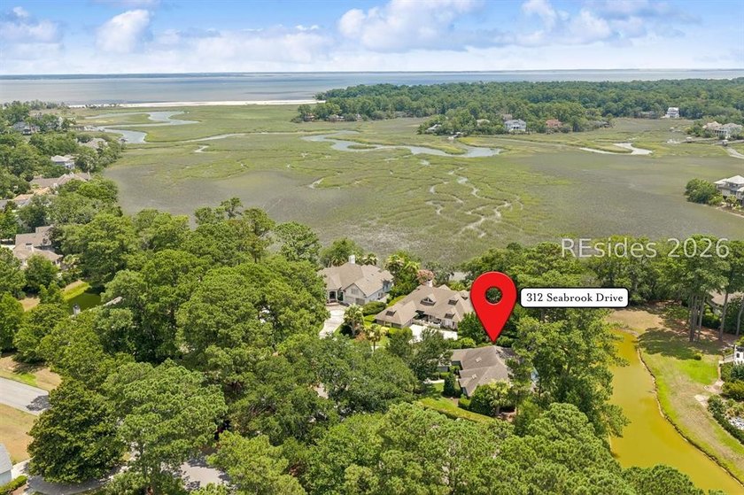 Pristine, thoughtfully updated residence with Sams Point Pond - photo 50